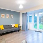 Morley Retreat Modern 3 Bed Churwell