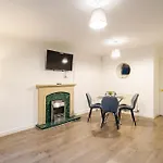 Morley Retreat Modern 3 Bed Churwell