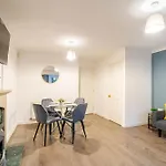 Morley Retreat Modern 3 Bed Ferienhaus Churwell