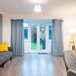 Morley Retreat Modern 3 Bed *