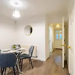 Morley Retreat Modern 3 Bed Churwell