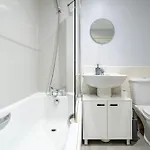 Morley Retreat Modern 3 Bed Ferienhaus Churwell