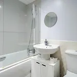 Morley Retreat Modern 3 Bed Churwell