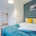 Morley Retreat Modern 3 Bed * Churwell