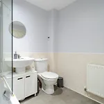Morley Retreat Modern 3 Bed Churwell