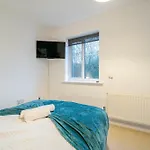 Morley Retreat Modern 3 Bed Churwell