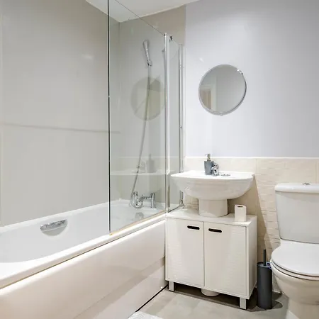 Morley Retreat Modern 3 Bed Churwell