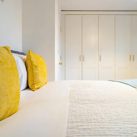 Morley Retreat Modern 3 Bed Ferienhaus Churwell