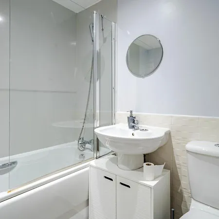 Morley Retreat Modern 3 Bed Churwell