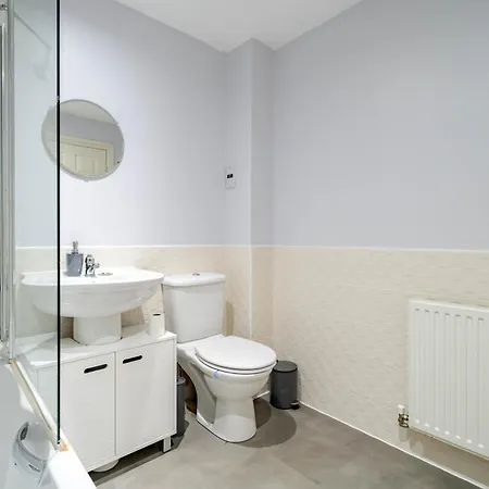 Morley Retreat Modern 3 Bed Churwell