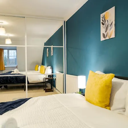 Дом отдыха Morley Retreat Modern 3 Bed Churwell