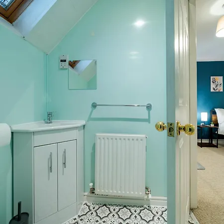 Morley Retreat Modern 3 Bed Churwell