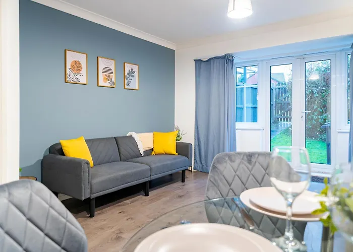 Morley Retreat Modern 3 Bed Churwell