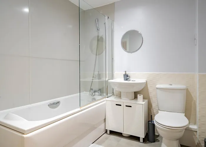 Morley Retreat Modern 3 Bed Churwell