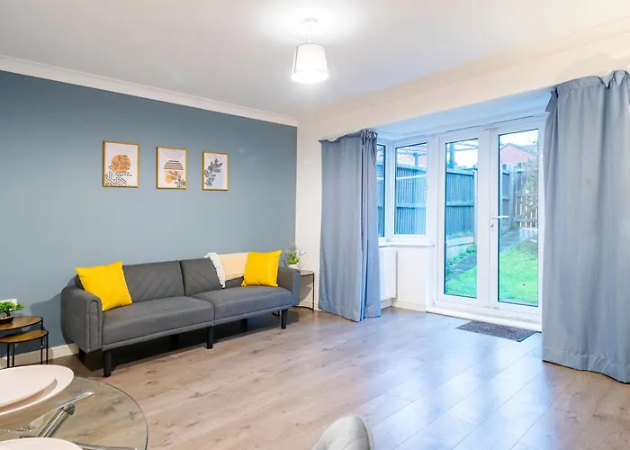 Morley Retreat Modern 3 Bed Churwell