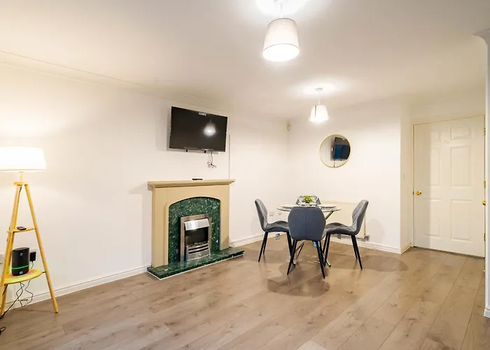 Morley Retreat Modern 3 Bed Churwell