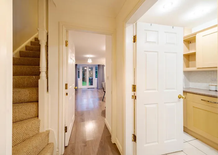 Morley Retreat Modern 3 Bed * Churwell