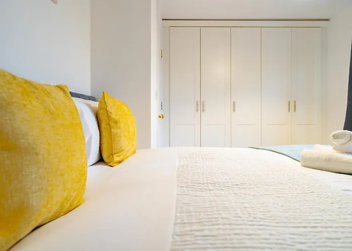 Morley Retreat Modern 3 Bed 度假居 Churwell