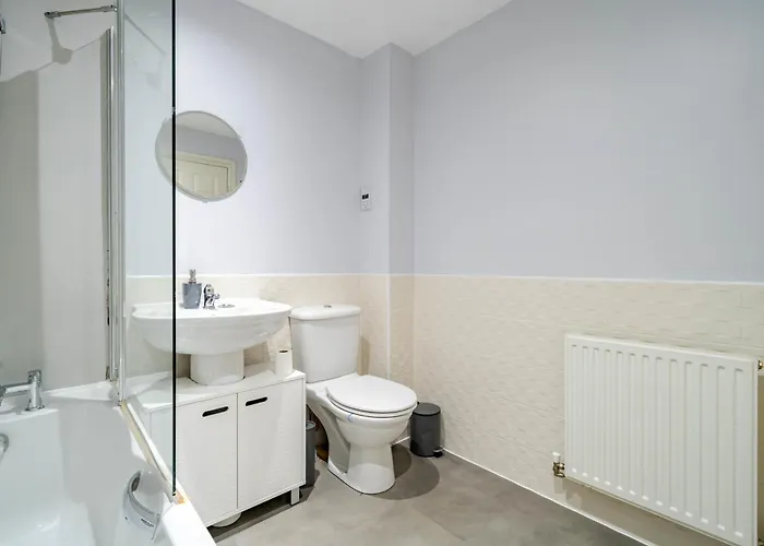 Morley Retreat Modern 3 Bed Churwell