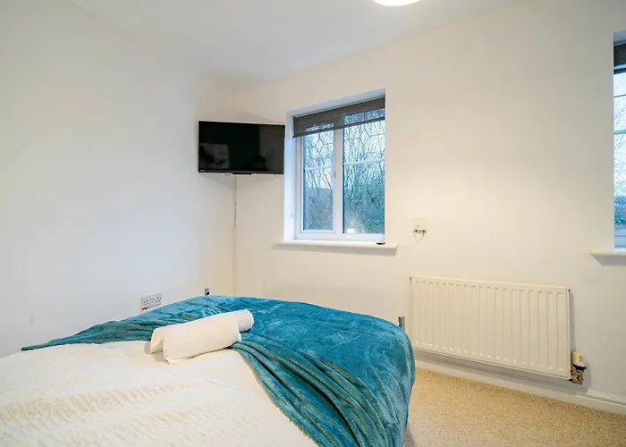 Morley Retreat Modern 3 Bed Churwell