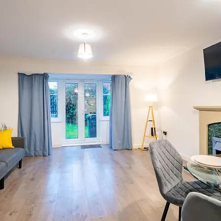 Morley Retreat Modern 3 Bed Holiday home Churwell