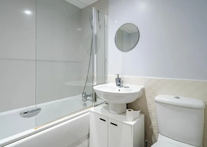 Morley Retreat Modern 3 Bed Churwell