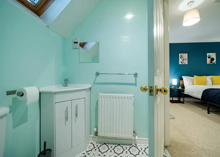 Morley Retreat Modern 3 Bed Churwell